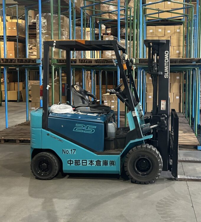 倉庫作業を支えるフォークリフト