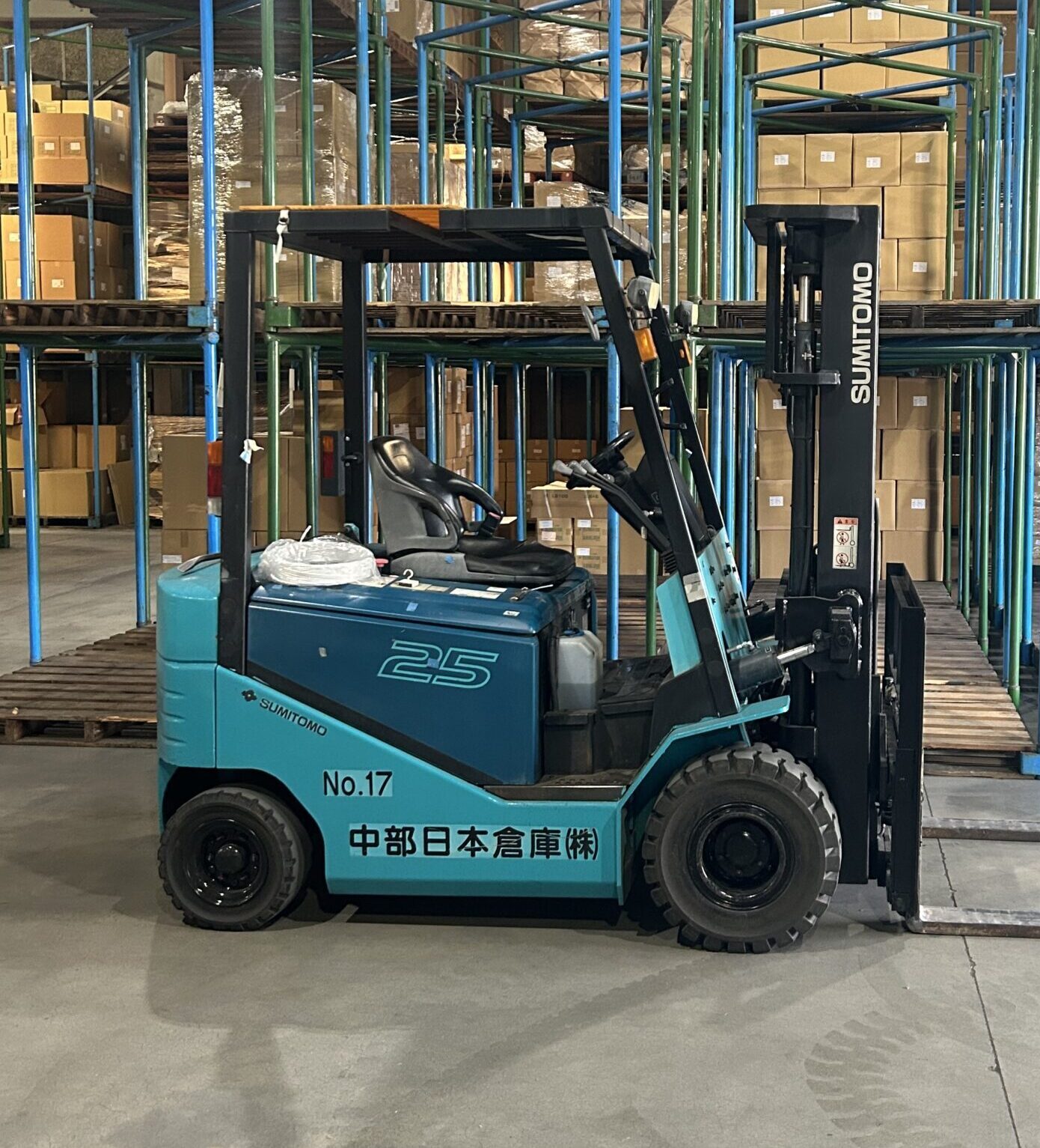 倉庫作業を支えるフォークリフト